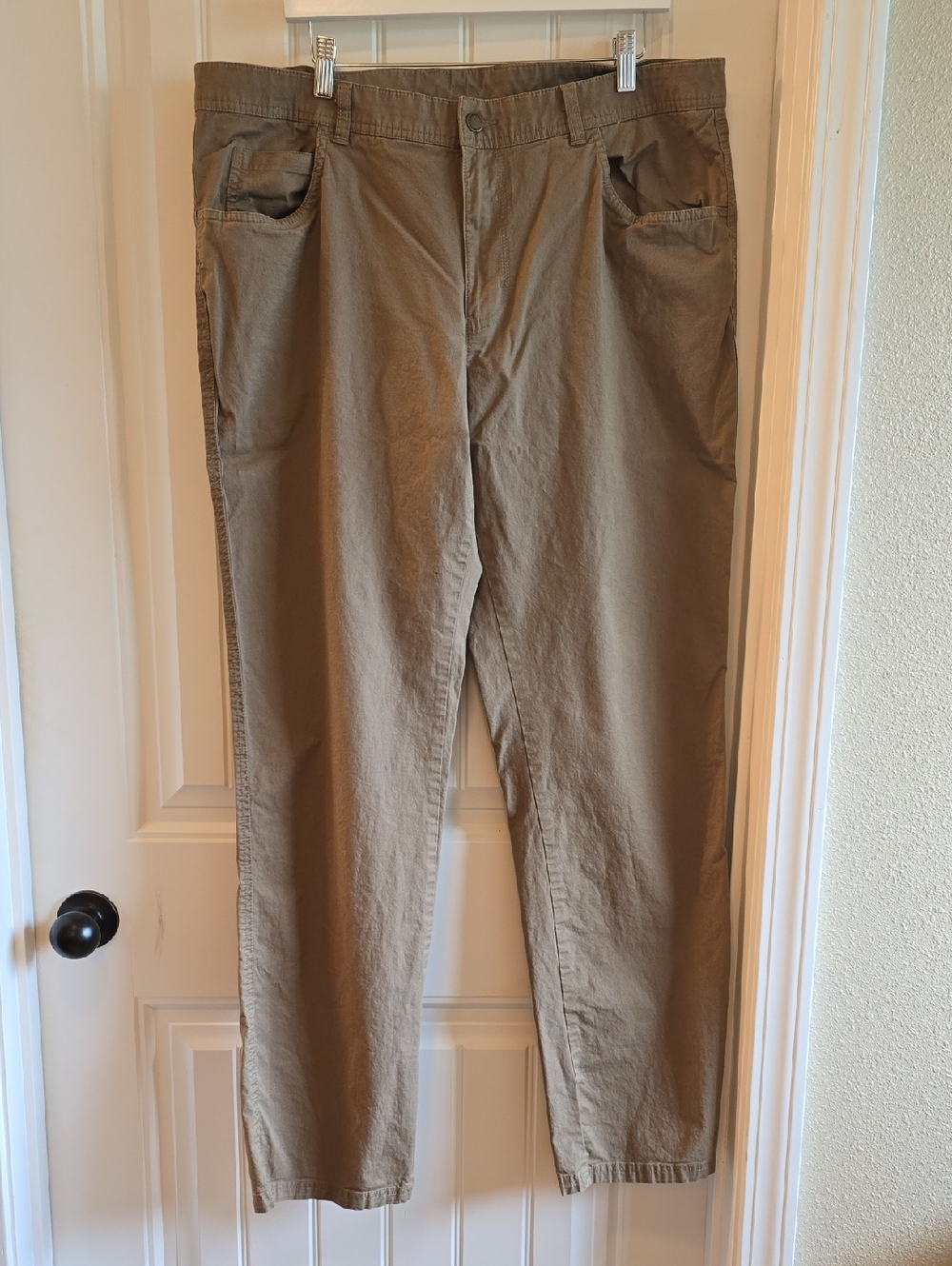 Columbia Men's Khaki/Tan Chino Pants